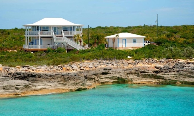 Cockburn Town House | Little paradise Sandy Point Bahamas