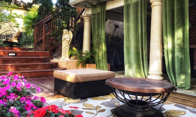 Saratoga House | Little Paradise with Sauna Garden near Downtown
