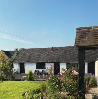 Tutbury House | Little Park Holiday Homes Self Catering Cottages 1 & 2 bedrooms available close to Tutbury Castle