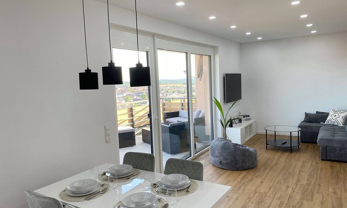 Waldbuttelbrunn Apartment | Little Penthouse Würzburg Komplett neu Renoviertes Apartment