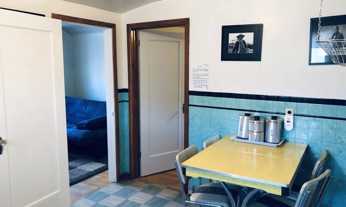 Winnipeg Apartment | Little Piece of Heaven Cozy Retro Suite - Separate entrance