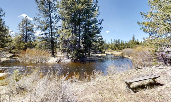 Crescent Cottage | Little Pine Cabin at Big Pine Retreat with Firepit