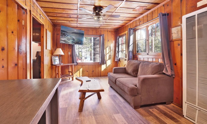 Big Bear Lake Hotel | Little Pines #102