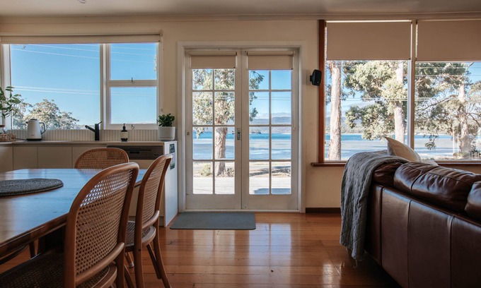 Port Arthur Cottage | Little Possum Shack ~ waterfront cottage