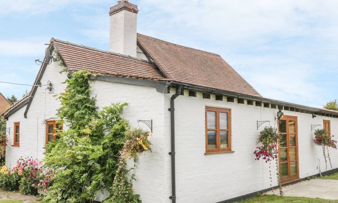 Clows Top Cottage | LITTLE POUND HOUSE, character holiday cottage in Mamble