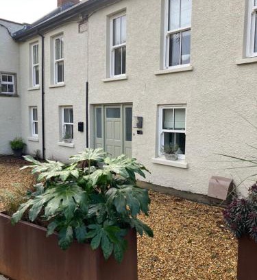 Lisburn House | Little Priory