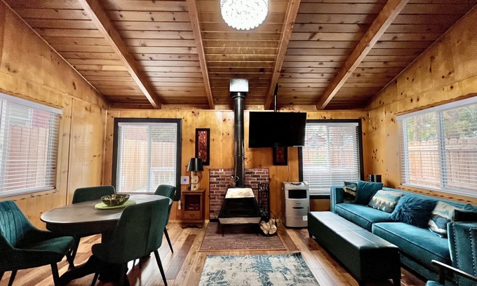 Big Bear City House | Little Red Box - Charming Mountain Getaway with Hot Tub, 5 Min to Big Bear Lake