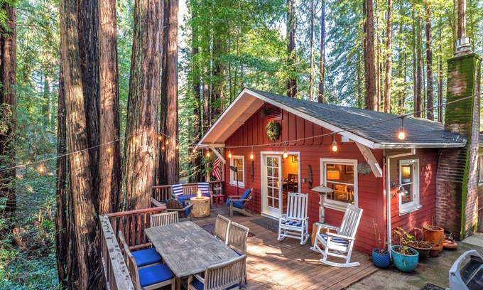 Northwood House | Little Red House Plus- Peaceful&Relaxing!Fab Redwood Cabin!HtTb/WIFI/Pup/Golf