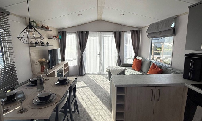 Great Houghton House | Little River Haven- cosy family friendly caravan at Billing Aquadrome