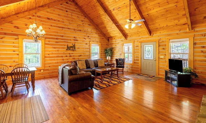 Fort Payne Cabin | Little River Point cabin is a short drive to Mentone, Fort Payne, & Weiss Lake.