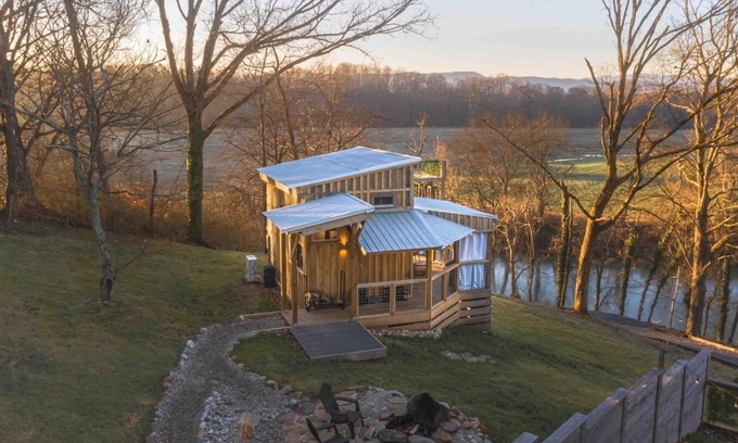 Maryville Apartment | Little River Tiny House *with hot tub*