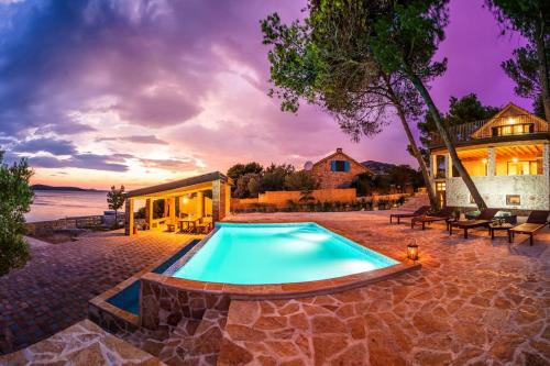 Tkon House | Little Sea House