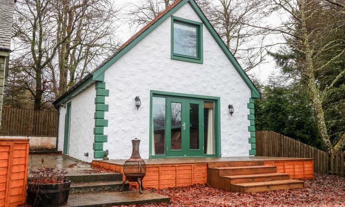 Spean Bridge Cottage | LITTLE TIGH CLOVELLY, romantic, with a garden in Spean Bridge