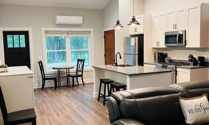 Traverse City House | Little Traverse Therapy-Hot Tub/Fire Pit/AC