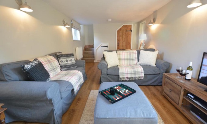 Melton House | Little Turnpike Cottage, Melton