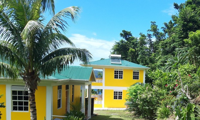 Tanetane House | Little Villa in a tropical garden