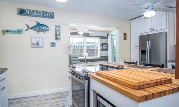 Little Venice House | Little Venice Family Affair 2 bedroom 1 bath One B