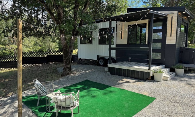 Central Point Apartment | Little Wolf Tiny Home cozy, pet friendly, secludednn