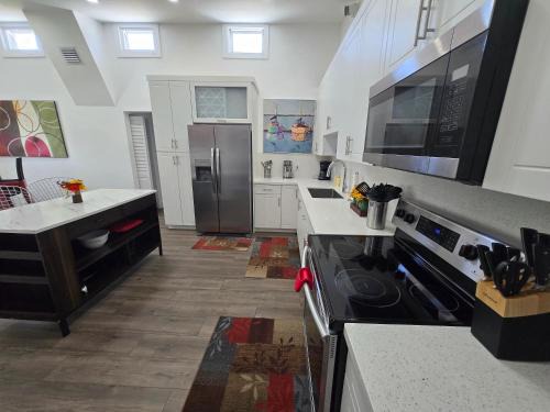 West Little River House | Little Wynwood Oasis