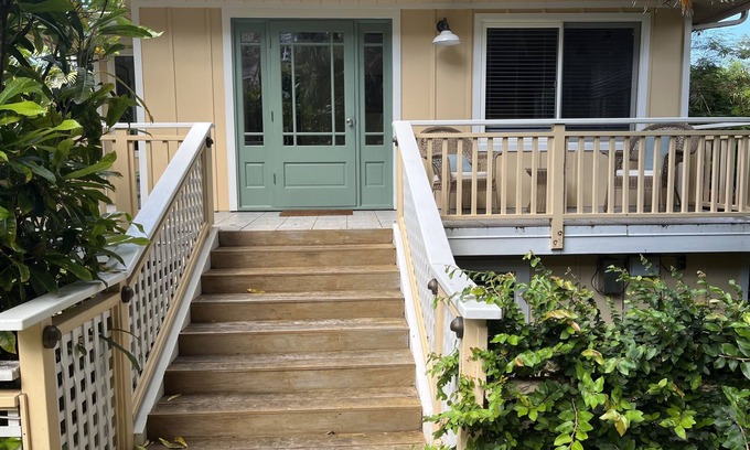 Lanikai Cottage | Little Yellow Cottage: Steps to Lanikai Beach