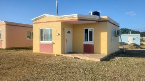 Orange Bay Apartment | Little yellow house