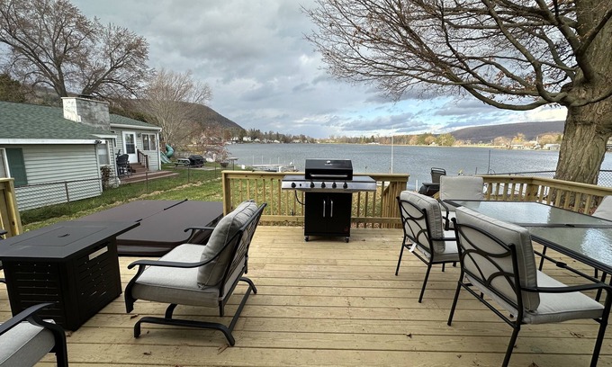 Homer House | Little York's Lakeside Chalet