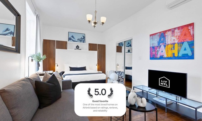 Plateau Mont Royal Apartment | LiV MTL 201 Studio Deluxe Suite + Rooftop Patio