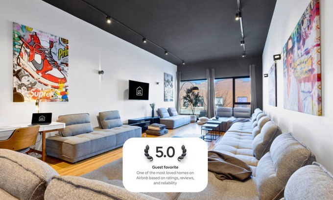 La Petite-Patrie Apartment | LiV MTL Plaza-2 Premium Bachelor Poker Foosball