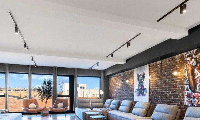 La Petite-Patrie Apartment | LiV MTL Plaza-3 Premium Bachelor Poker Foosball