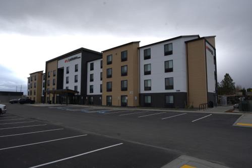 South Richland Hotel | LivAway Suites Tri-Cities-Richland