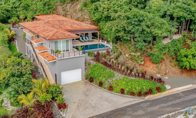 Brasilito House | Live a relaxing experience in this home with private pool, sauna and a cold tub.