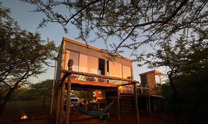 Hluhluwe Cottage | Live amongst giraffes in a treetop cabin