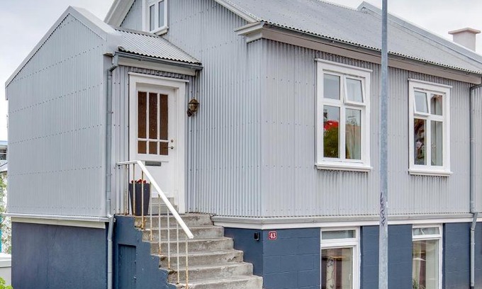 Downtown Apartment | Live as Locals Apartments