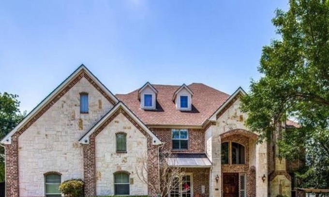 Garland House | Live like a celebrity!!!