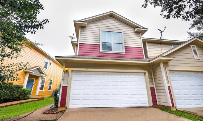 Austin House | Live Music | BBQ | Games | Patio | Gym Equipment