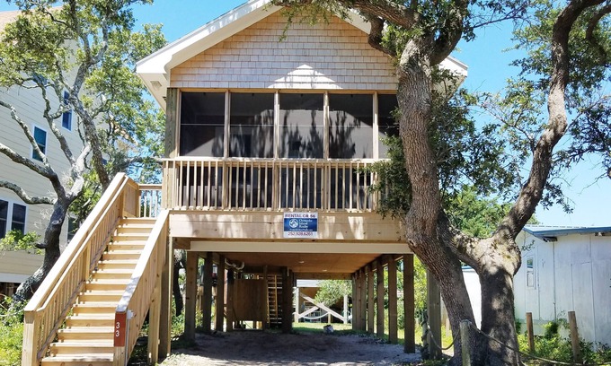 Ocracoke House | Live Oak Cottage: Newly built cottage perfect for two
