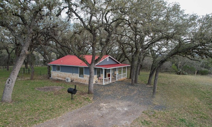 Concan House | Live Oak Cottage on a beautiful lot with large oak trees and fenced backyard.
