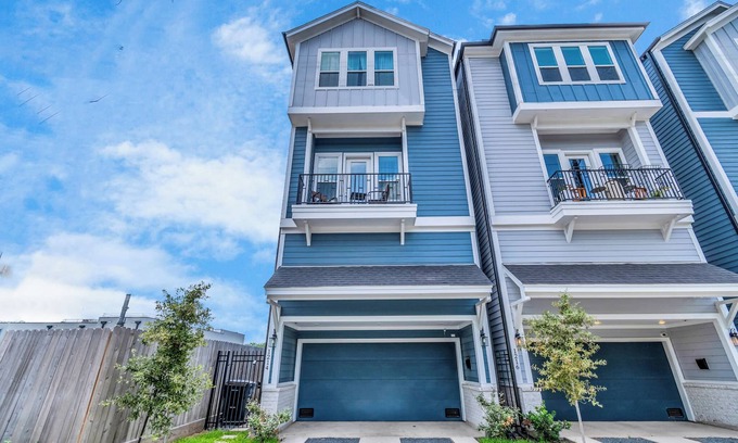 Shady Acres House | Live Social in the Houston Heights