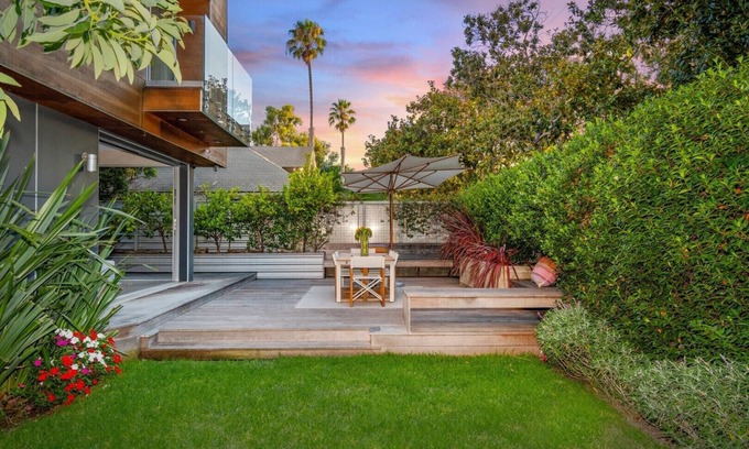 Wilshire Montana House | "Live the life" in Gorgeous Modern Luxury 5 Bd in Santa Monica, Walk to ALL!