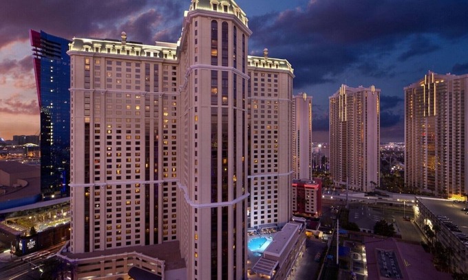 Las Vegas Resort | Live the Vegas Dream: Family Fun and Luxury Await- Marriott's Grand Chateau-3 Bd