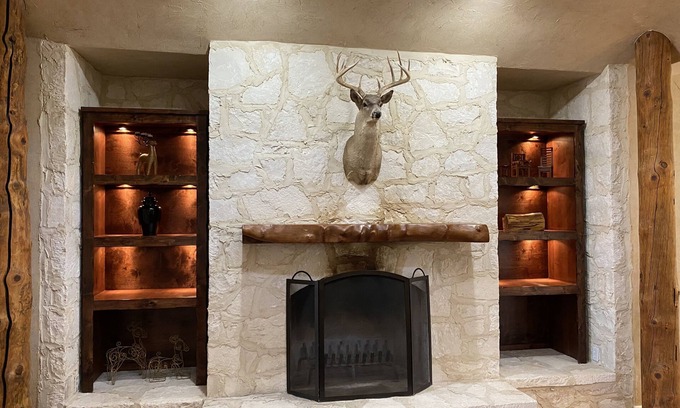 Ingram House | LIVE WATER LODGE on Johnson Creek 4 Bedrooms sleep 9, 3.5 baths