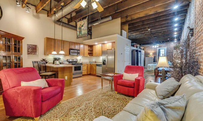 Bristol Apartment | LiveLike a LocalLoft, Downtown,Walkable/Music