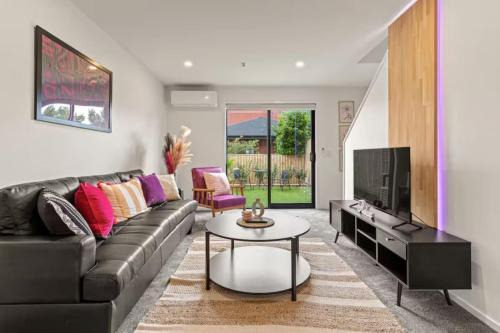 Henderson House | Lively and Charming Townhouse