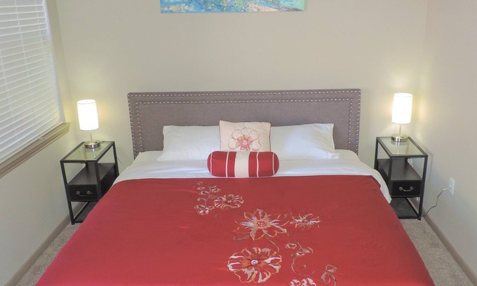 Grogan's Mill Apartment | Lively and Exuberant Comfort Apartment in The Woodlands
