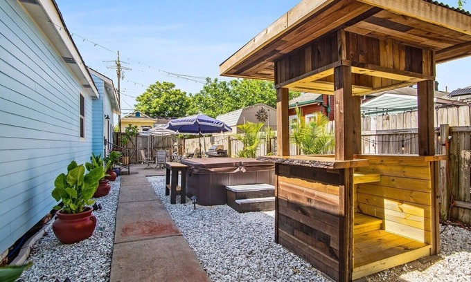 Saint Roch House | Lively Home & Patio w/Hot Tub