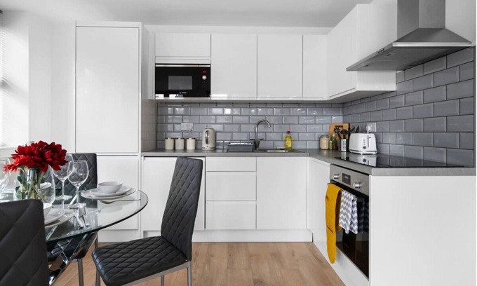 Aylesbury Apartment | Livestay Modern Two Bed Apartment in Aylesbury4
