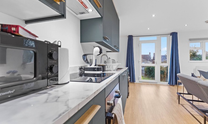 Harlesden Apartment | LiveStay - Modern Apartment on Acton Lane 2