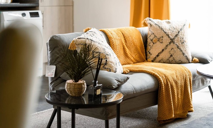 George Green Apartment | Livestay Modern One Bed Apartment with Parking