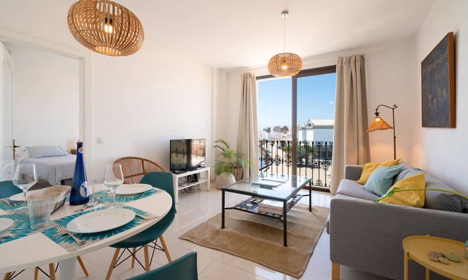 Arrecife Ski Chalet | LIVING EL CHARCO-Perfect Views & Location