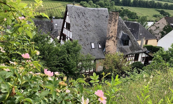 Merl Apartment | Living in a listed Winzerhof, Stylish Galeriewohnunge